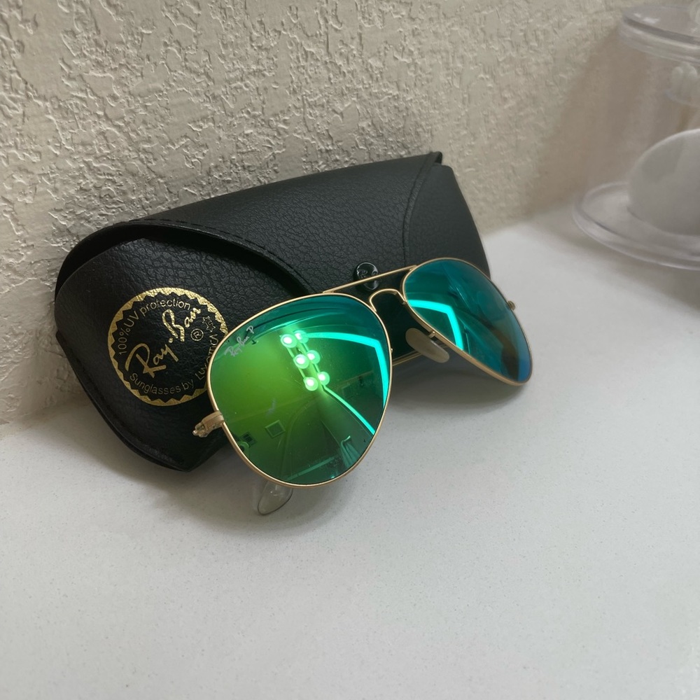 Ray Ban aviator sunglasses, green color
